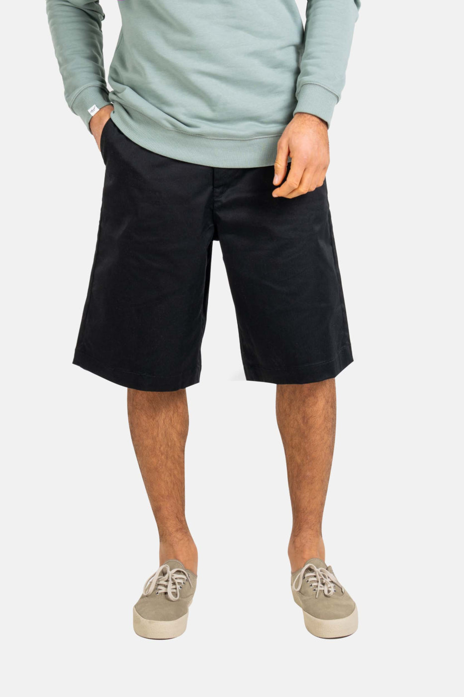 Pantalón chino corto negro