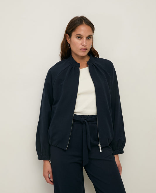 Bomber ligera azul marina.