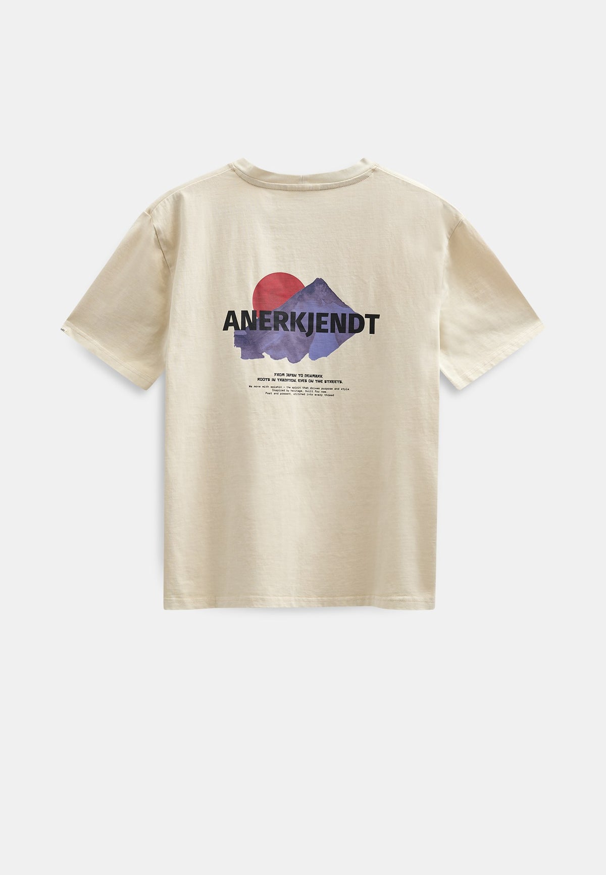Camiseta cruda estampada.