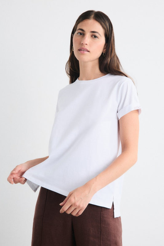 Camiseta básica manga corta blanca.