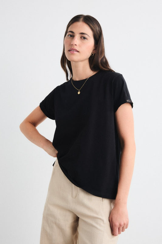 Camiseta básica manga corta negra.