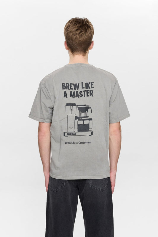 Camiseta manga corta gris estampada.