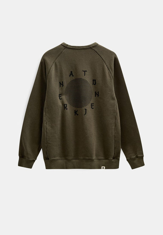 Sudadera verde estampada.