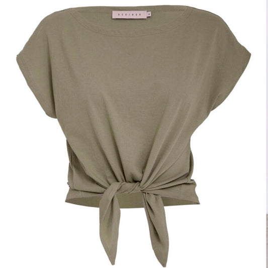 Camiseta nudo